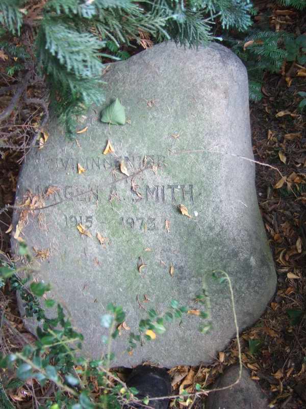 Billede af gravsten på Holmens Kirkegård