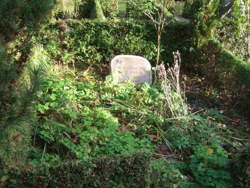 Billede af gravsten på Holmens Kirkegård