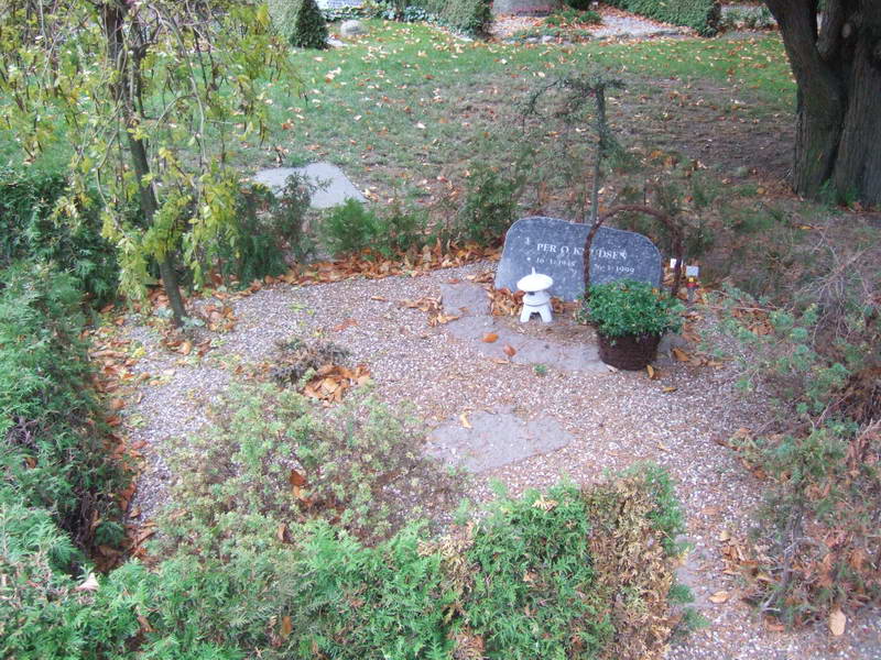 Billede af gravsten på Holmens Kirkegård